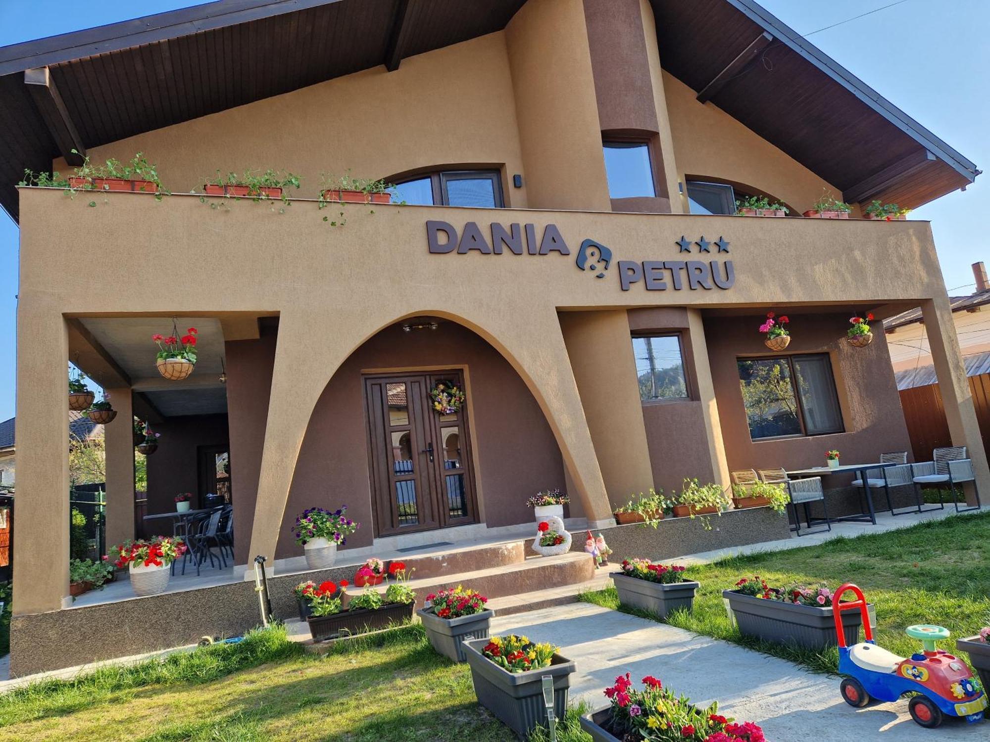 Dania&Petru Residence Tîrgu Ocna Buitenkant foto